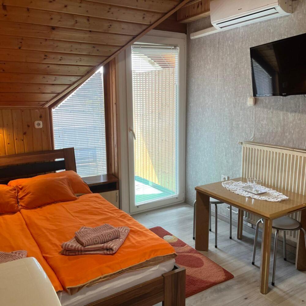 Lenzl's Panzió Acomodação com café da manhã Szigetvár Exterior foto